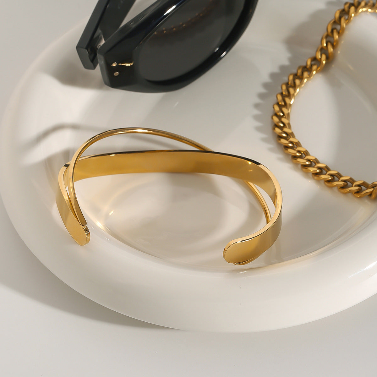 18K Gold Plated Titanium Steel Bangle – Fade-Resistant Minimalist Bracelet
